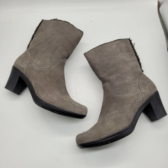 CLARKS womens 9 brown Suede Dream Darling Bendables Ankle Bootie heel boots cuff - Picture 3 of 8